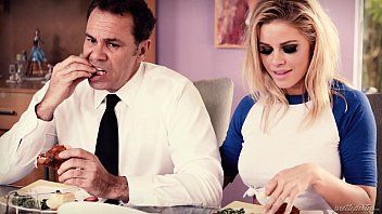 Reproduzir Xvideos depois do jantar fode ela em sua bucetinha molhada lindas loiras
