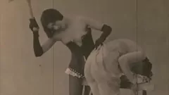 Jouer Lesbiennes velues dans la fantaisie rétro de bondage