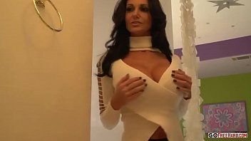 Redare Futai cu o bruneta ce adora sa o linga la valoare