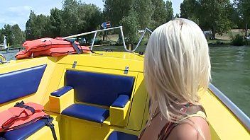 Jouer Amalia chivulescu xxx rend xxx fou dans le bateau