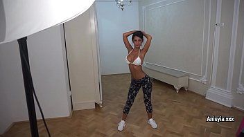 Reproduzir Futai com uma jovem morena mas linda tá mexendo a bunda igual uma xxxStar xxx