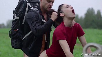 Play Teenager penetrated outside near the car