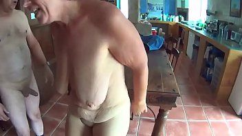 Redare Fata milf penetrata de un prieten in bucatarie