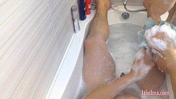 Odtwórz Xxx prawdziwy w wannie z żoną, która chce kutasa we frubatranie i wybrzuszonym tyłku