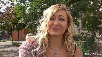 Abspielen Pussy Blonde hat guten Sex in der Pussy mit ihrem wunderbaren Ehemann, wie sie es liebt