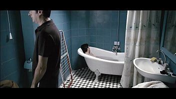 Jouer Baiser une française qui pénètre dans la baignoire