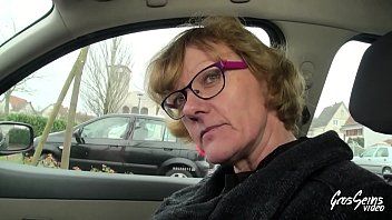 Abspielen Meine Schwiegermutter lässt sich von mir mit einem Orgasmus in die Fotze ficken