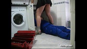 Reproducir Graba a escondidas a su esposa teniendo sexo con el mecánico
