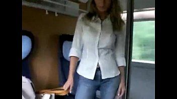 Sexo con una milf haciendo xxx en el tren