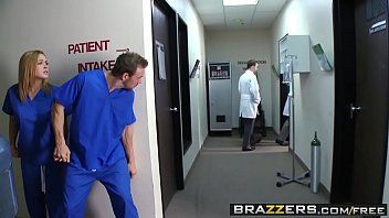 تشغيل XXX مع الأطباء الذين يمارسون الجنس مع الممرضات الفضوليات