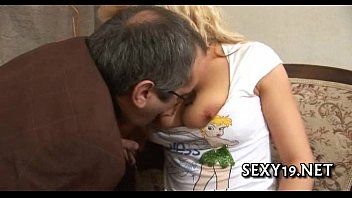 Abspielen Sex mit zwei Erstklässlern im Wohnheim