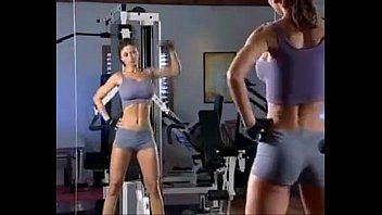 Reproducir Ella es súper caliente y quiere el pene de dos hombres a la vez.