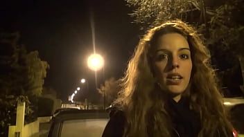 Play Leoaica is waiting naked for her client whom she hooked on the internet to penetrate