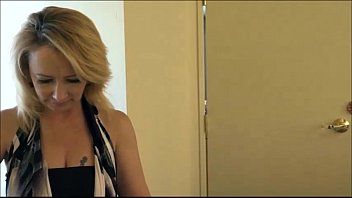 Redare Milf divorțata excitata fututa intens de un tanar la motel