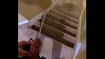 Jouer Petit xxx sur le tapis avec une fille chaude