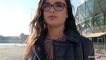 Redare Mira eleva de 19 ani din sibiu platita pentru sex fix in fund