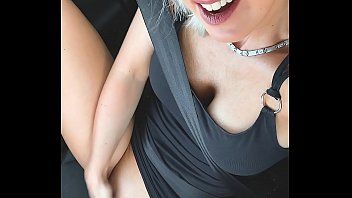 Jouer Una bella troia fa sesso orale mentre lui è al volante