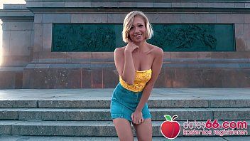 Reproduzir Gabi loira é paga para fazer sexo em público