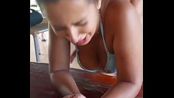 Jouer La ragazza si presenta puntualissima alle feste xxx programmate perché