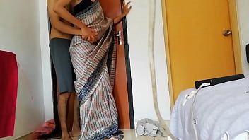Reproduzir Professora de física com seios grandes, muito magra e alta