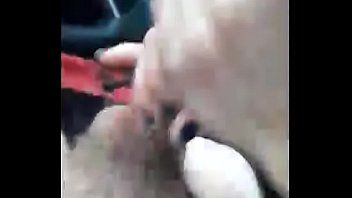 تشغيل يتم تقييد الرجل من يديه وقدميه ، ويستغل جسدها