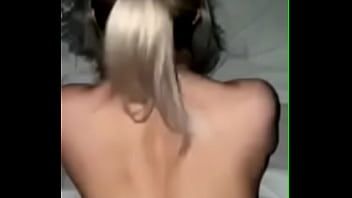 Jouer Xxx forcée car elle a une toute petite chatte