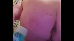 Jouer Scopata anale hardcore con bottiglia massiccia con sborrata e palle enormi