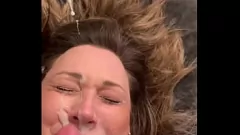 Abspielen Heiße Amateur-Blowjob- und Cumshot-Zusammenstellung mit Teenie-Stars